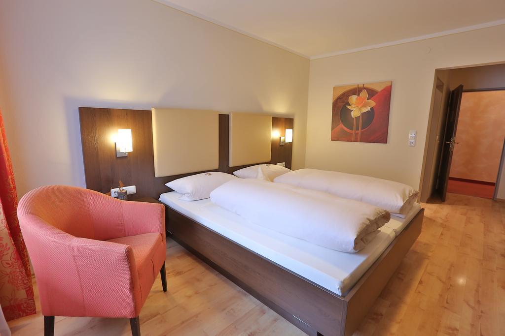 Hotel Bockmaier Oberpframmern Εξωτερικό φωτογραφία