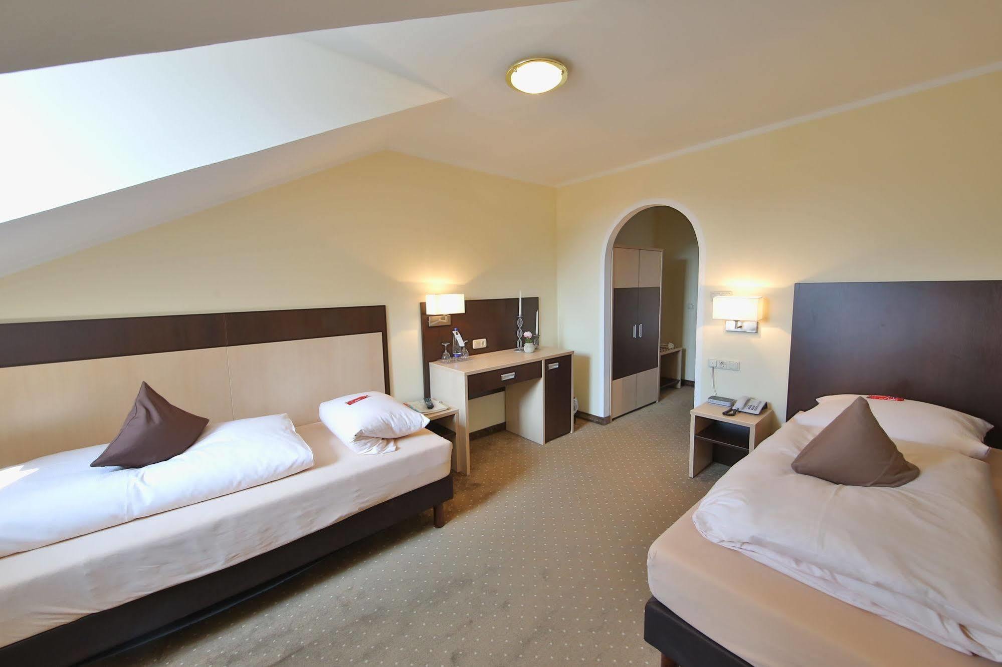 Hotel Bockmaier Oberpframmern Εξωτερικό φωτογραφία