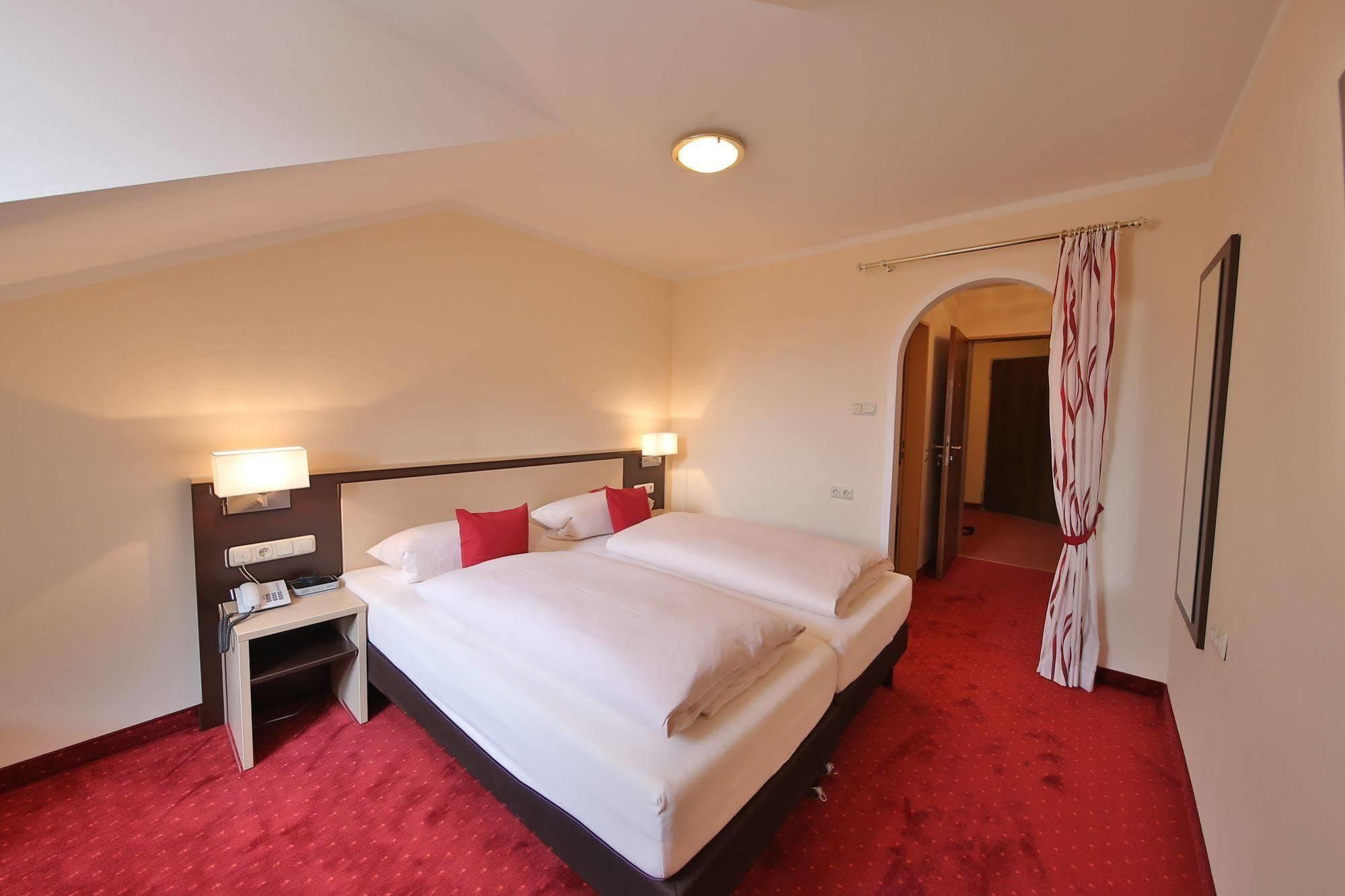 Hotel Bockmaier Oberpframmern Εξωτερικό φωτογραφία