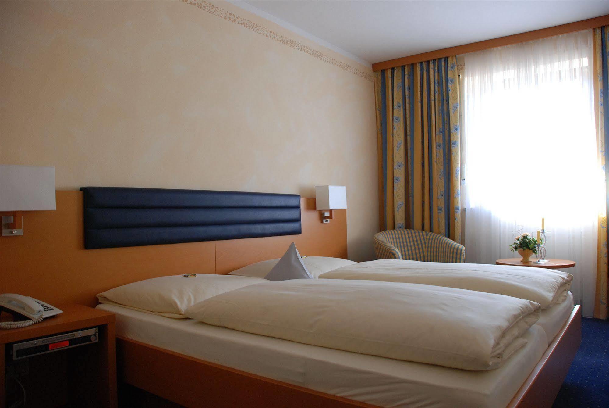 Hotel Bockmaier Oberpframmern Εξωτερικό φωτογραφία