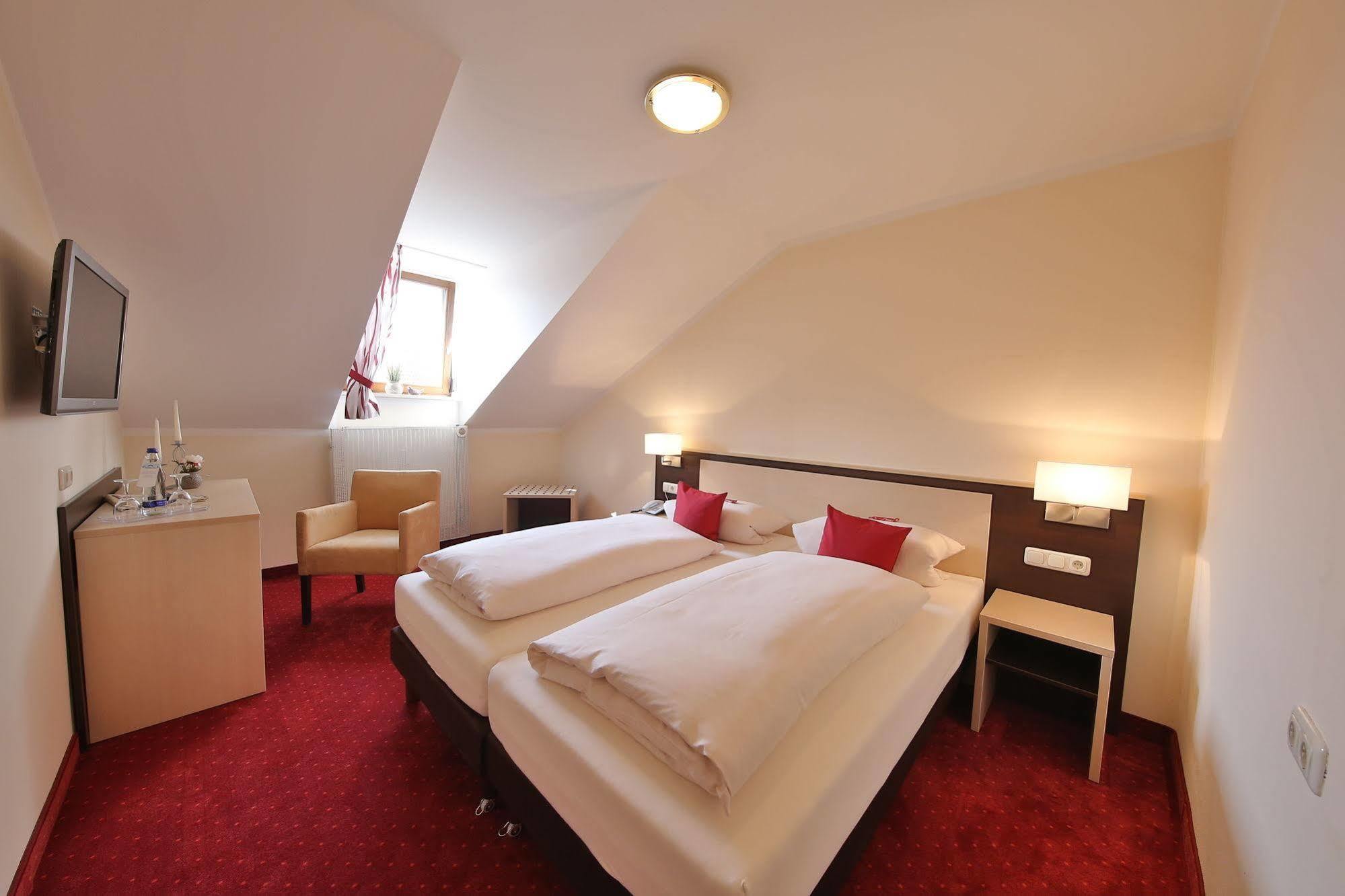 Hotel Bockmaier Oberpframmern Εξωτερικό φωτογραφία