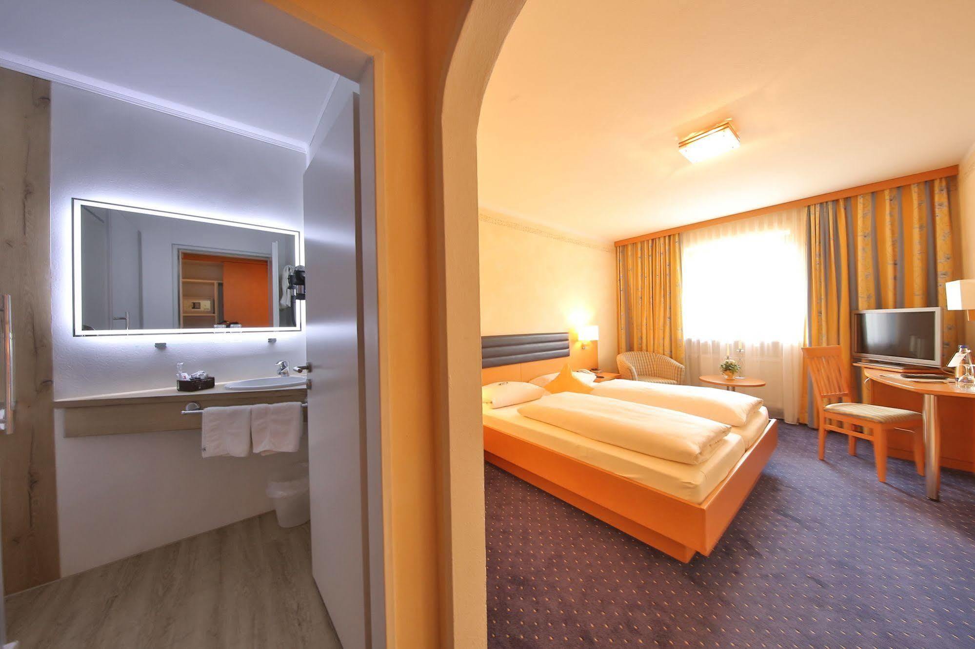 Hotel Bockmaier Oberpframmern Εξωτερικό φωτογραφία